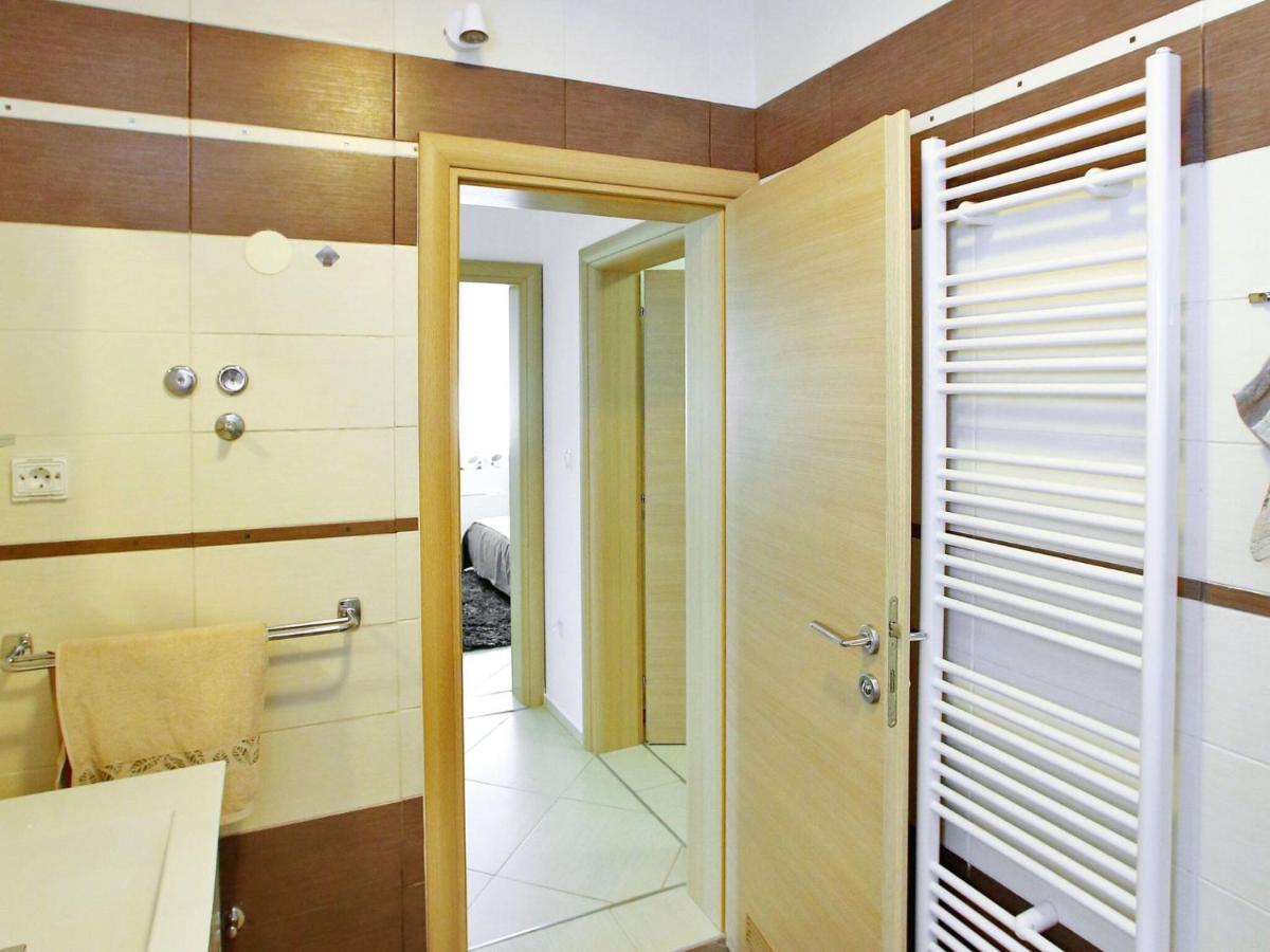 Sun-Kissed Apartment In Bibinje With Garden الغرفة الصورة