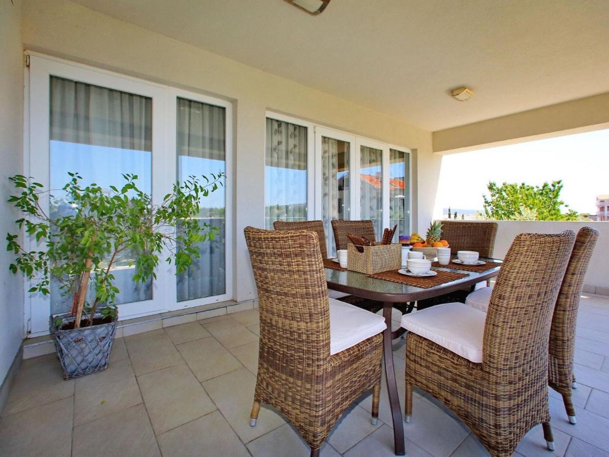 Sun-Kissed Apartment In Bibinje With Garden الغرفة الصورة